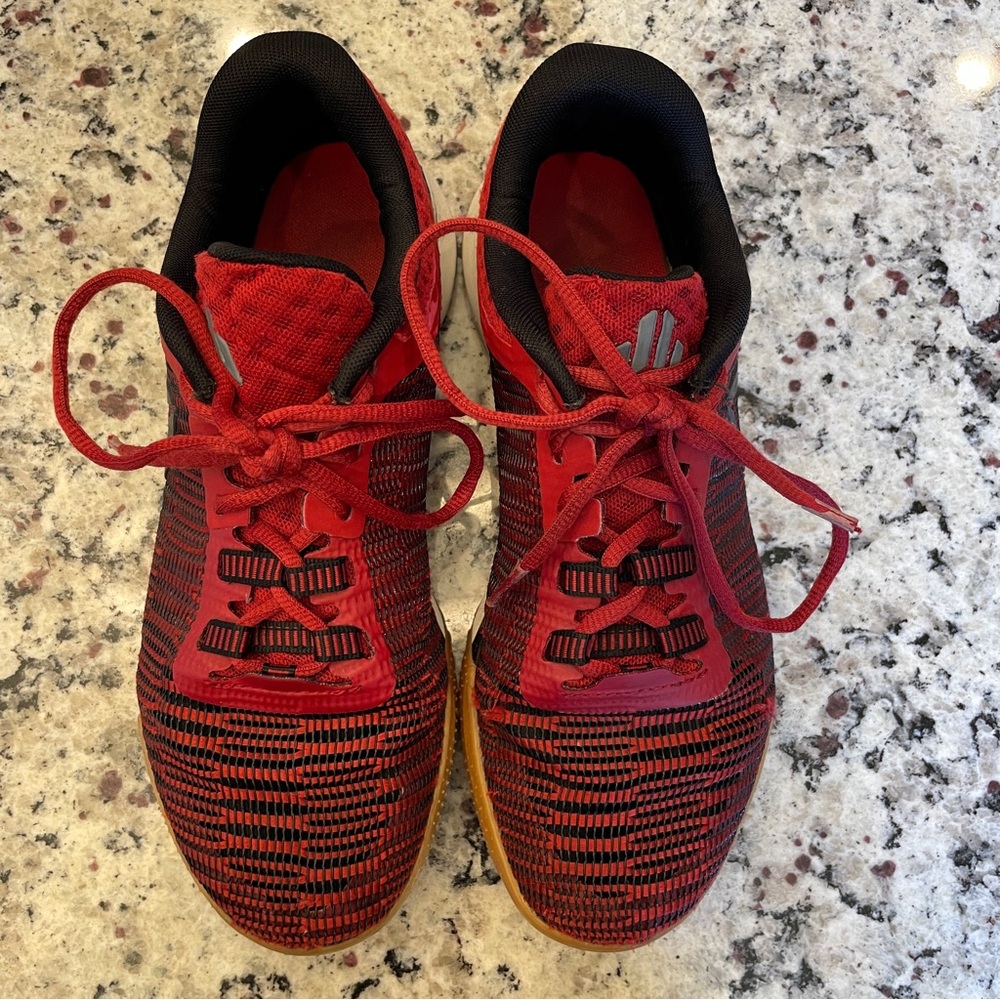 Reebok Male Athletic Shoes (size 6).
They do have wear ( please see photos).